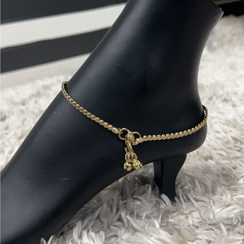 Ankle bracelet in champagne color come in pair